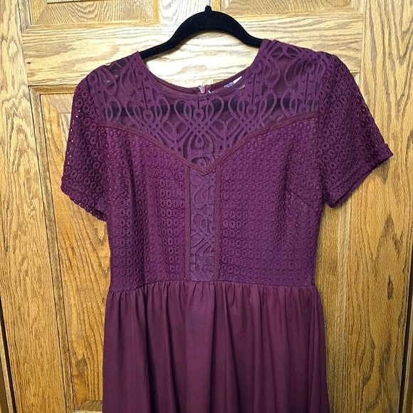Alya Short Sleeve Burgundy Mini Cocktail Dress - Picture 2 of 3